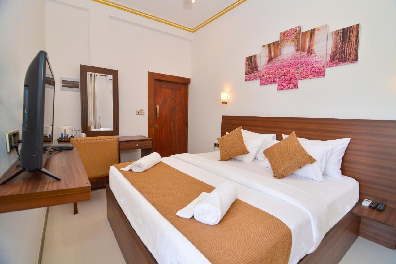 Negombo New Queen'S Palace Eksteriør billede